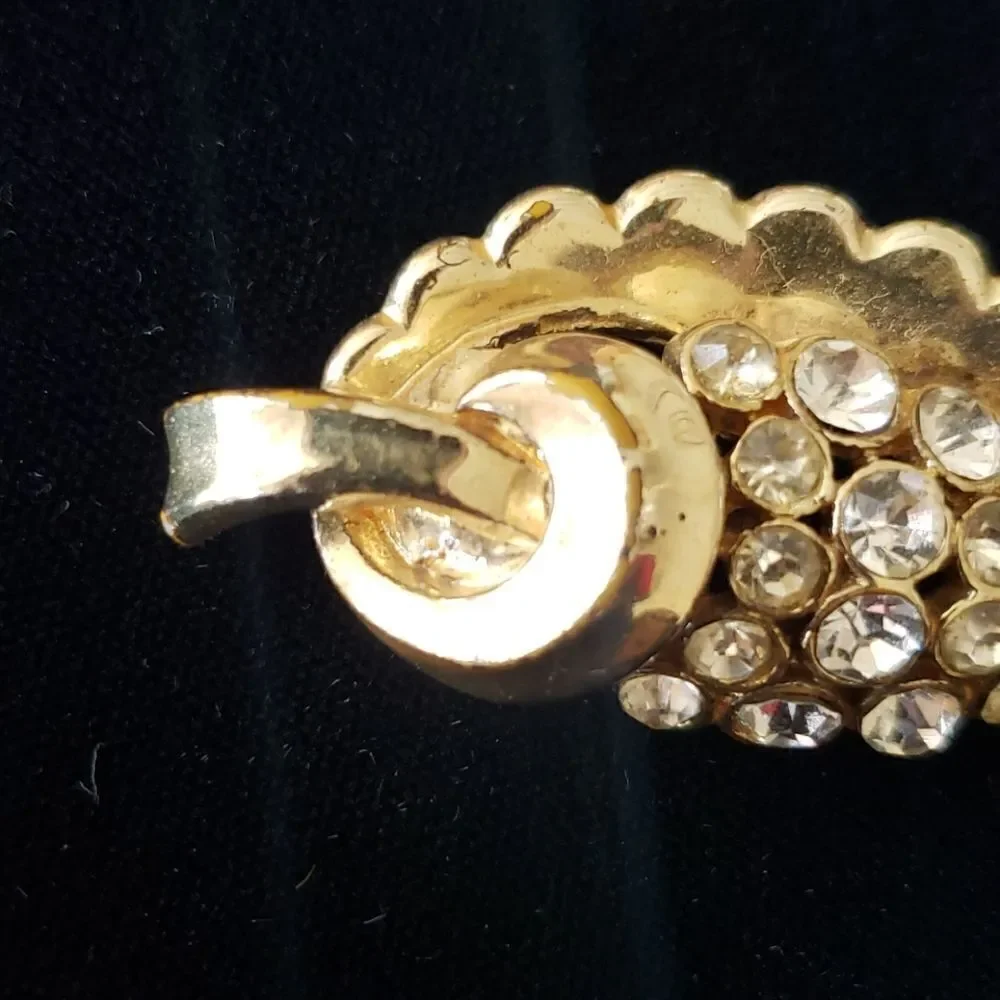 VNTG Goldtone White Rhinestone Grape Brooch